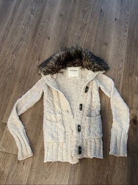 Abercrombie & Fitch Y2k Cream Cable Knit Hooded Cardigan with Faux-Fur Trim